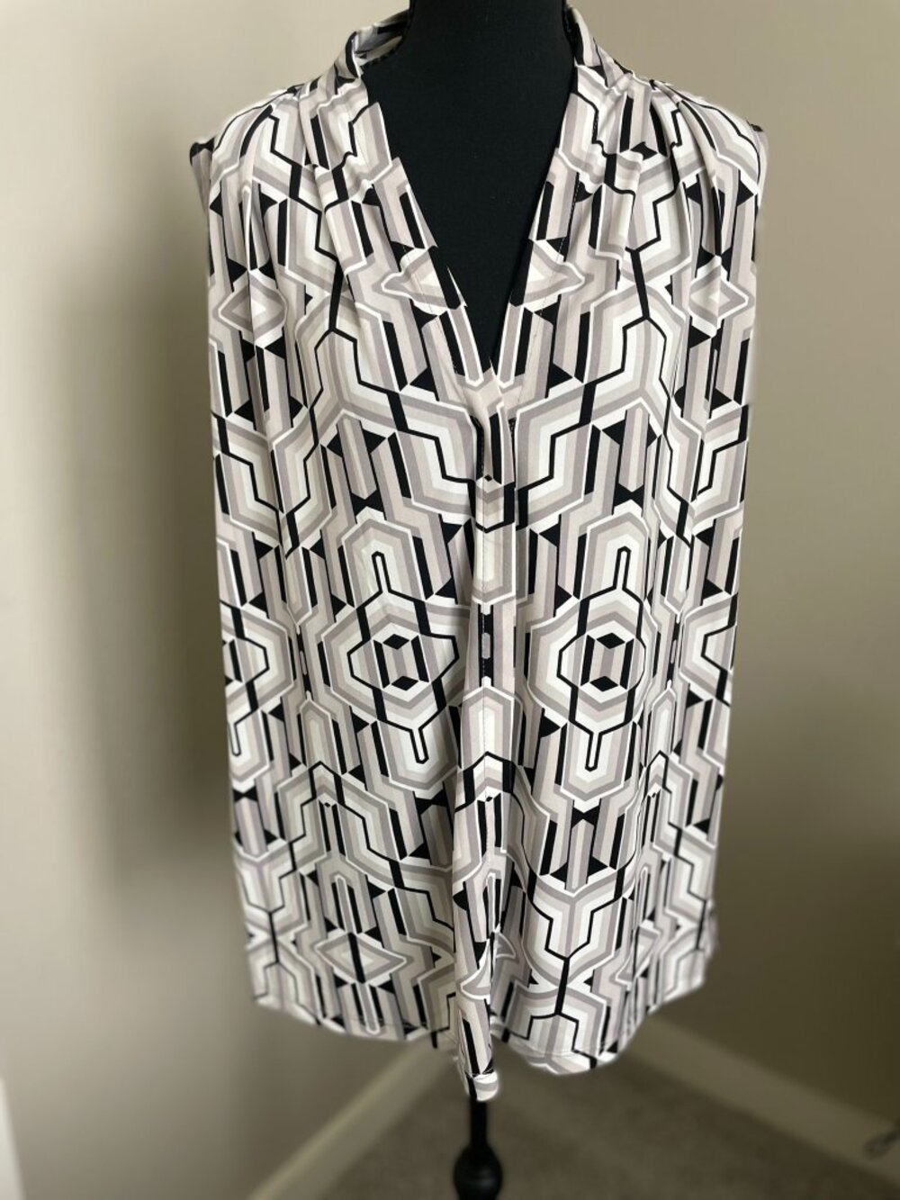 Calvin Klein Black & White Geometric Sleeveless Blouse